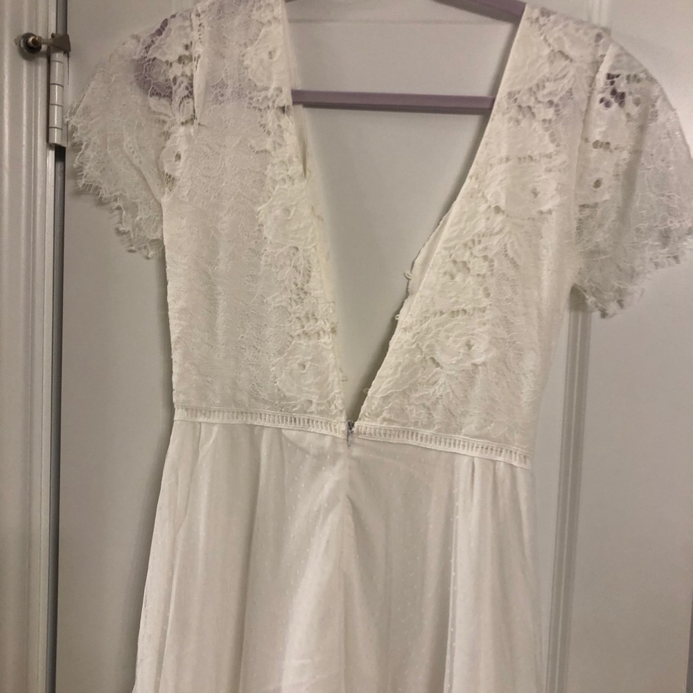 Women Xl white dress with lace detailing
